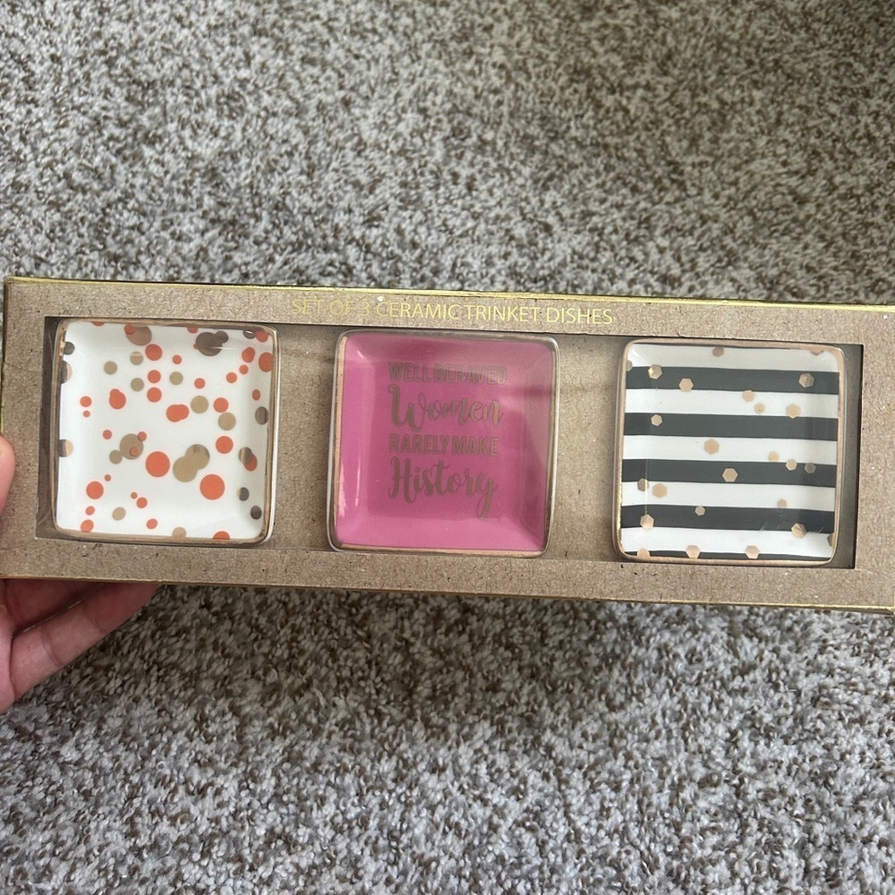 NIB Set of Ceramic Trinket Dishes